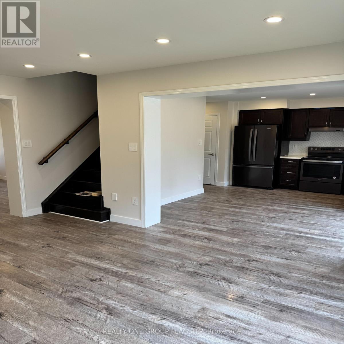 111 Higginbotham Crescent, Milton, Ontario  L9T 8E1 - Photo 9 - W12949020