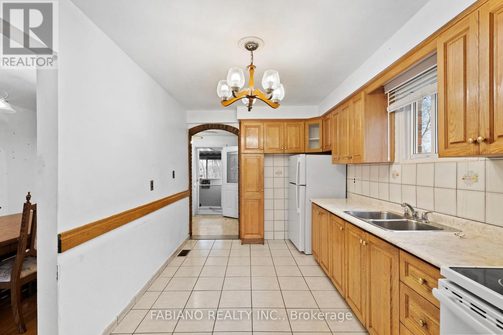 80 Cayuga Avenue, Toronto, Ontario  M6N 2G3 - Photo 10 - W12949034