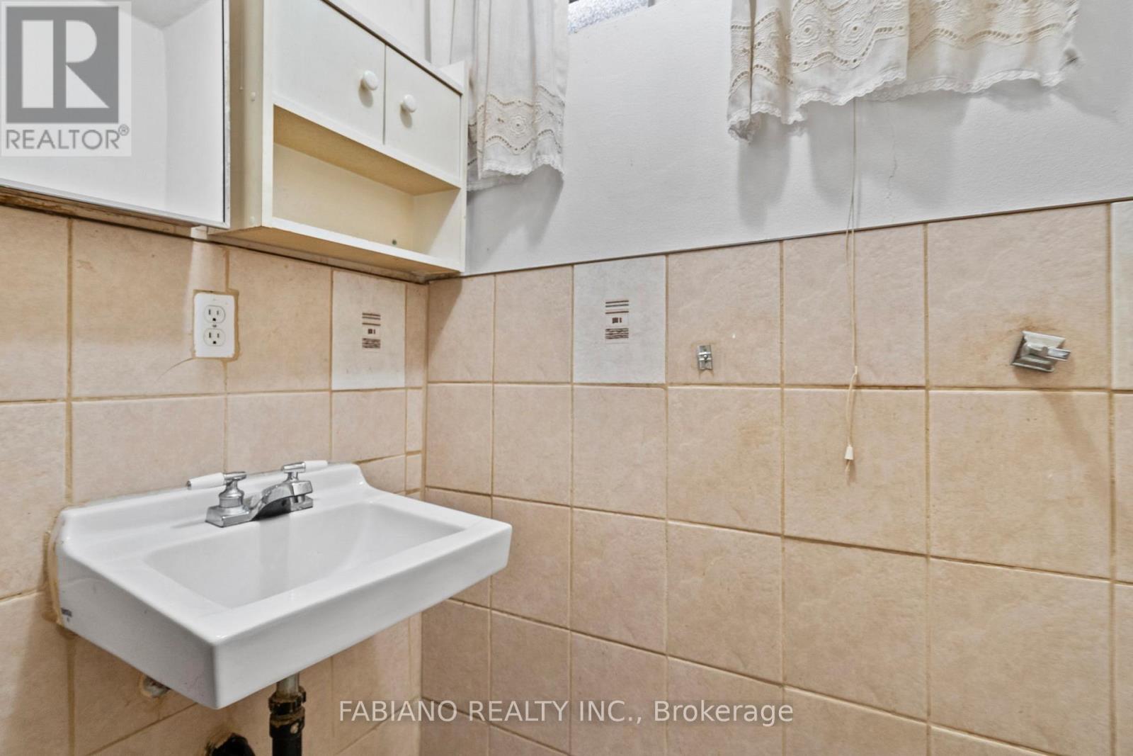 80 Cayuga Avenue, Toronto, Ontario  M6N 2G3 - Photo 31 - W12949034