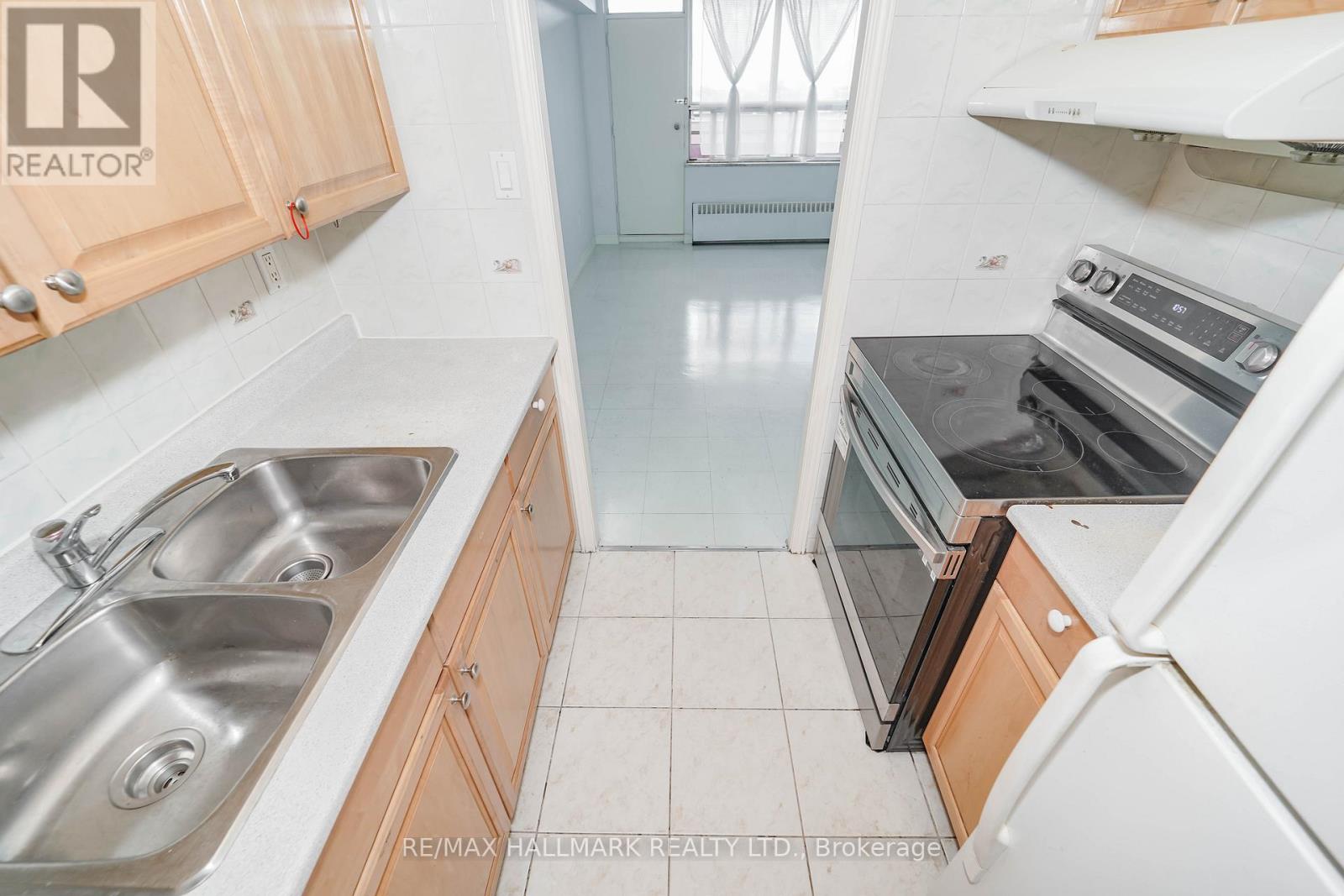 411 - 50 Lotherton Pathway W, Toronto, Ontario  M6B 2G7 - Photo 14 - W12949038