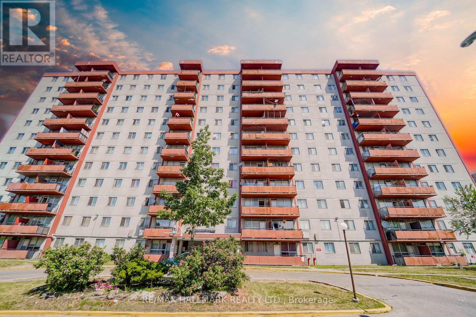 411 - 50 Lotherton Pathway W, Toronto, Ontario  M6B 2G7 - Photo 2 - W12949038