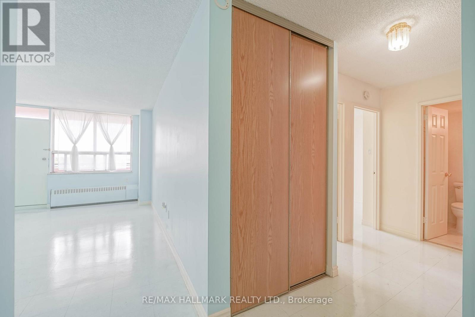 411 - 50 Lotherton Pathway W, Toronto, Ontario  M6B 2G7 - Photo 6 - W12949038