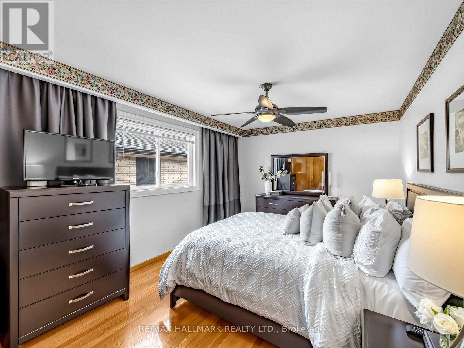 1649 Carletta Drive, Mississauga, Ontario  L4X 1E6 - Photo 14 - W12949048