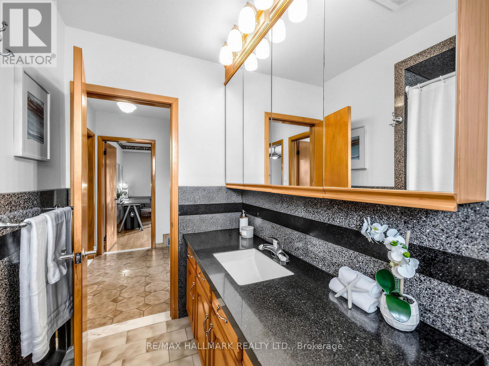 1649 Carletta Drive, Mississauga, Ontario  L4X 1E6 - Photo 15 - W12949048