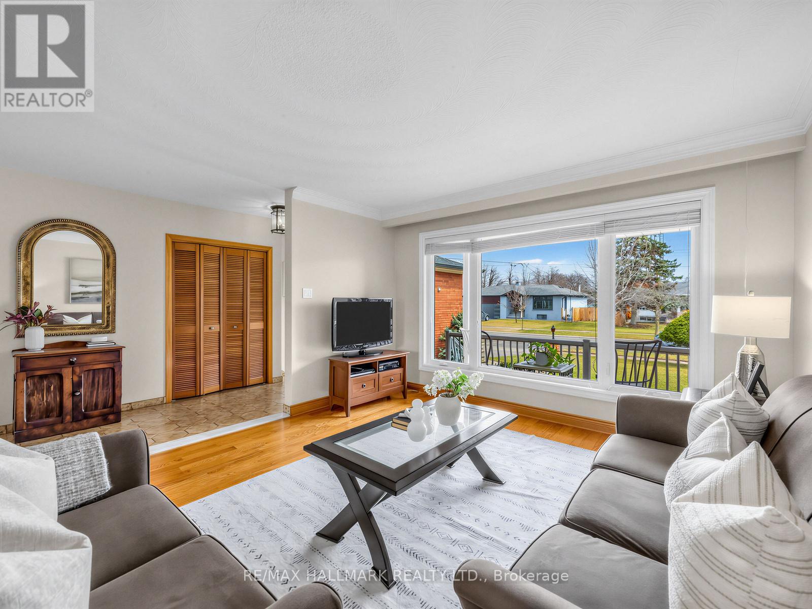 1649 Carletta Drive, Mississauga, Ontario  L4X 1E6 - Photo 7 - W12949048