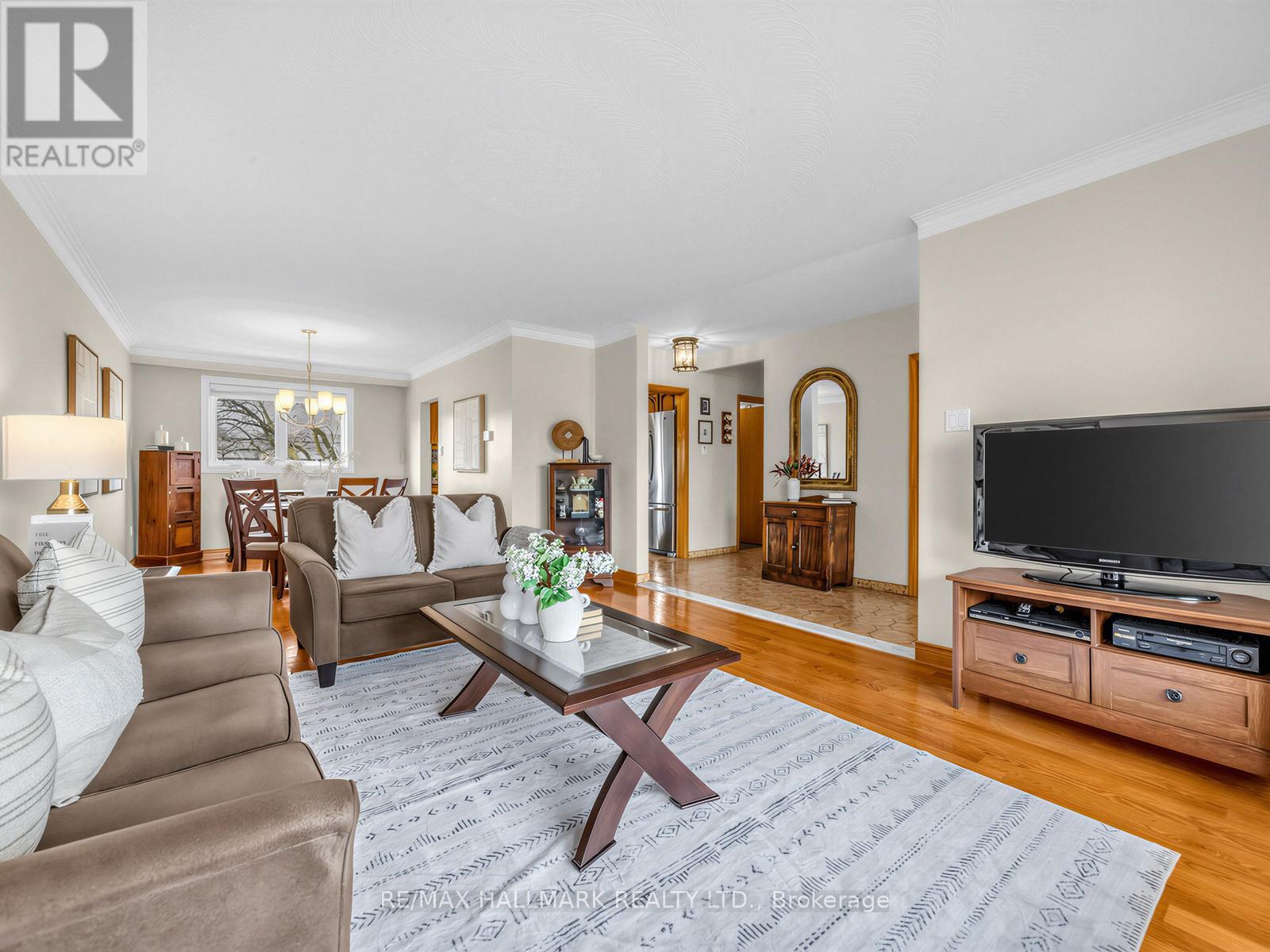 1649 Carletta Drive, Mississauga, Ontario  L4X 1E6 - Photo 8 - W12949048