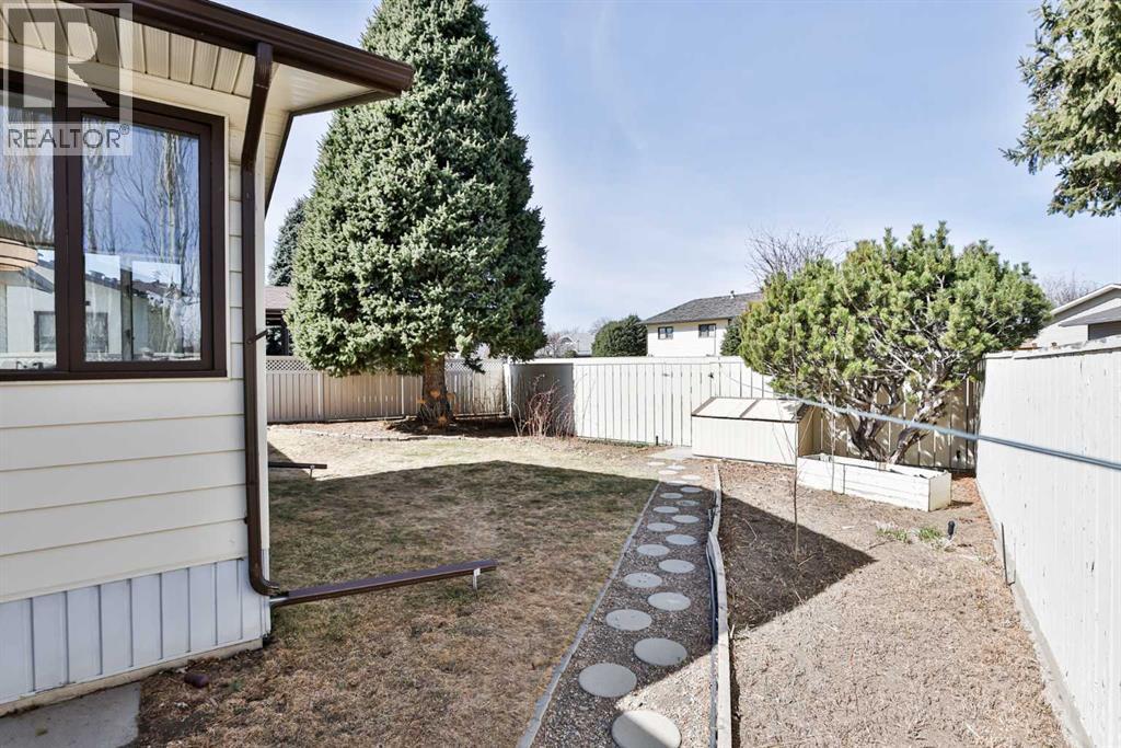 104 Elm Crescent S, Lethbridge, Alberta  T1K 4X1 - Photo 4 - A2295381