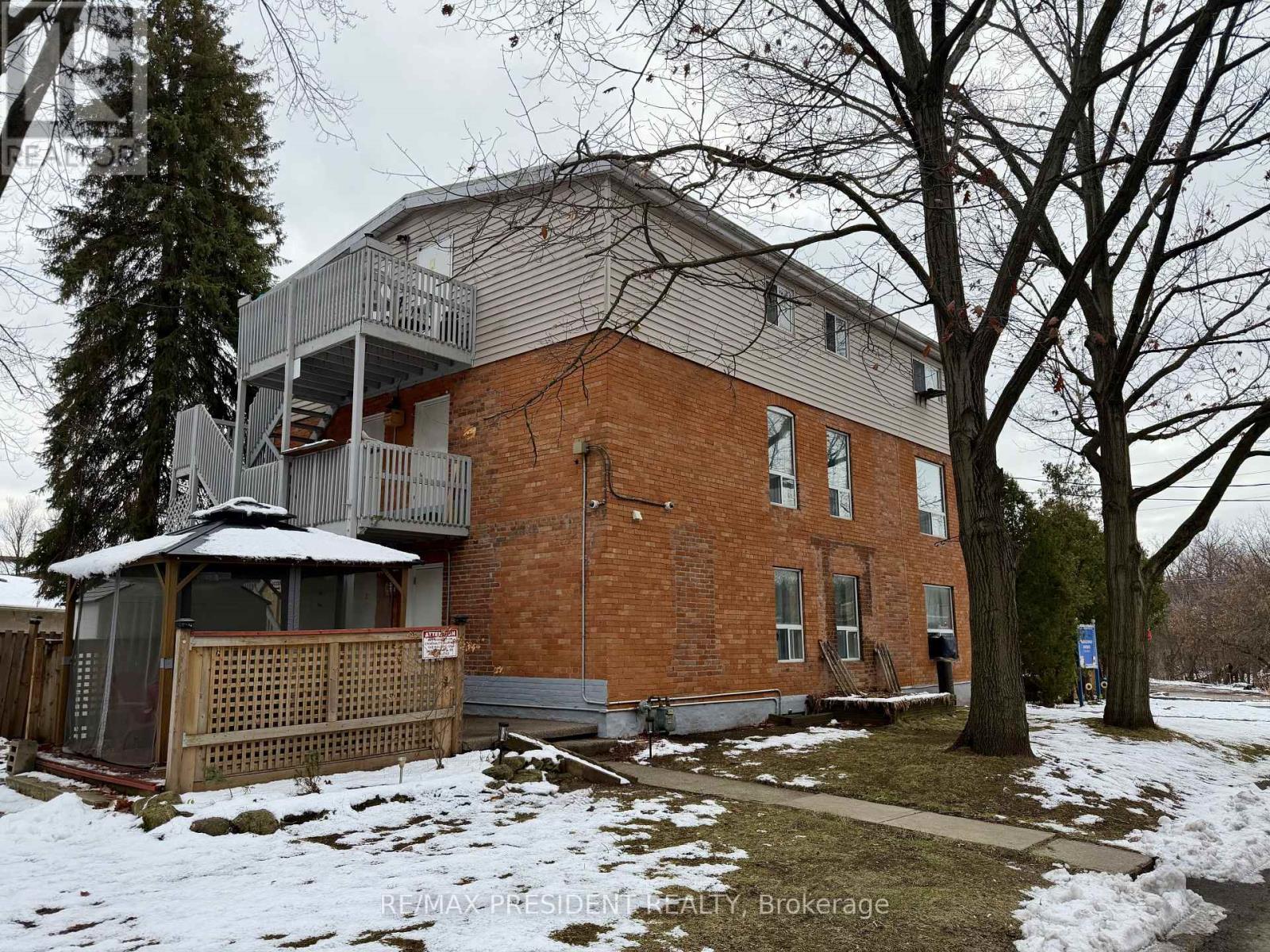 37 Bond Street S, Hamilton, Ontario  L9H 3H2 - Photo 3 - X12948882