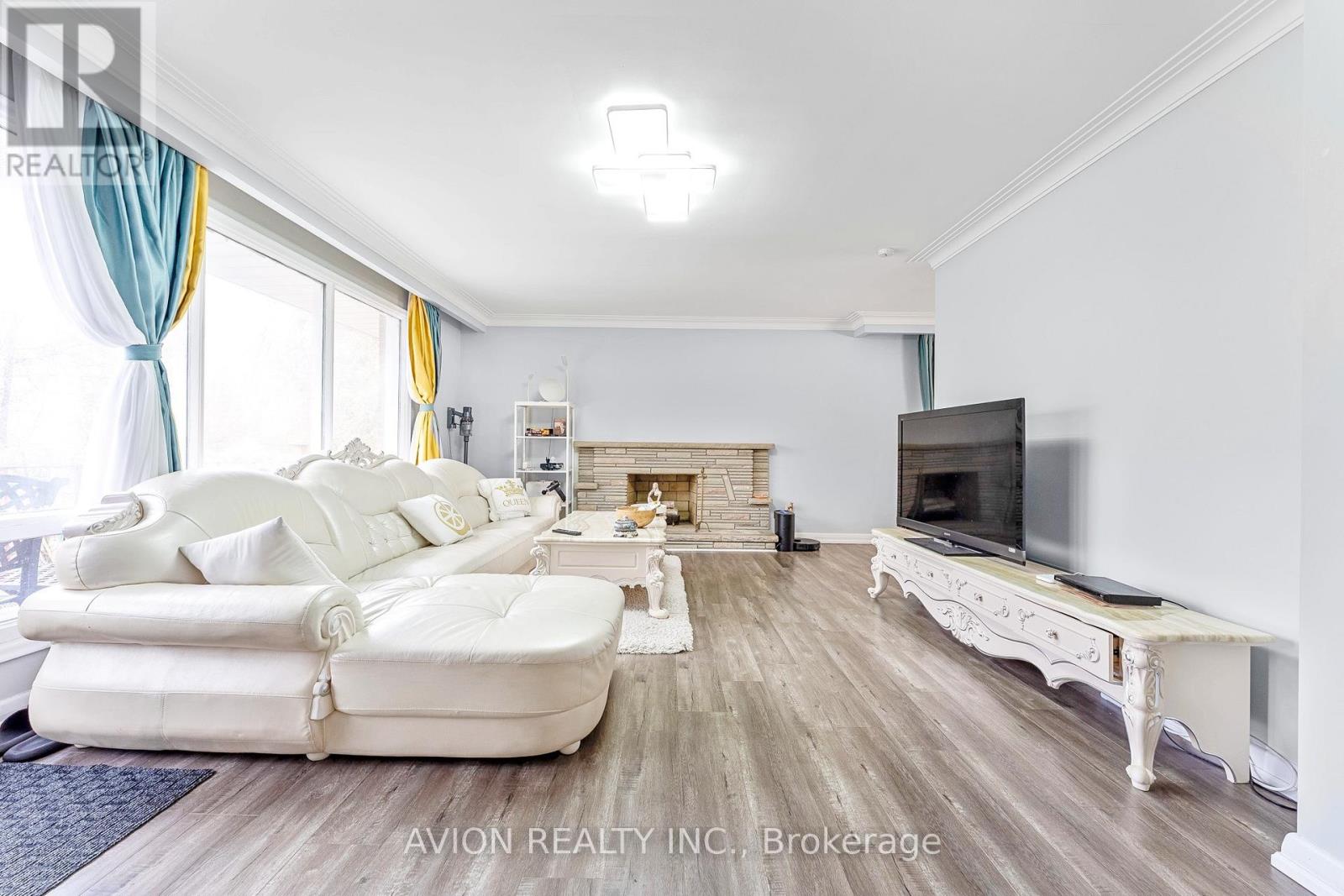 61 Alamosa Drive, Toronto, Ontario  M2J 2N8 - Photo 6 - C12948690