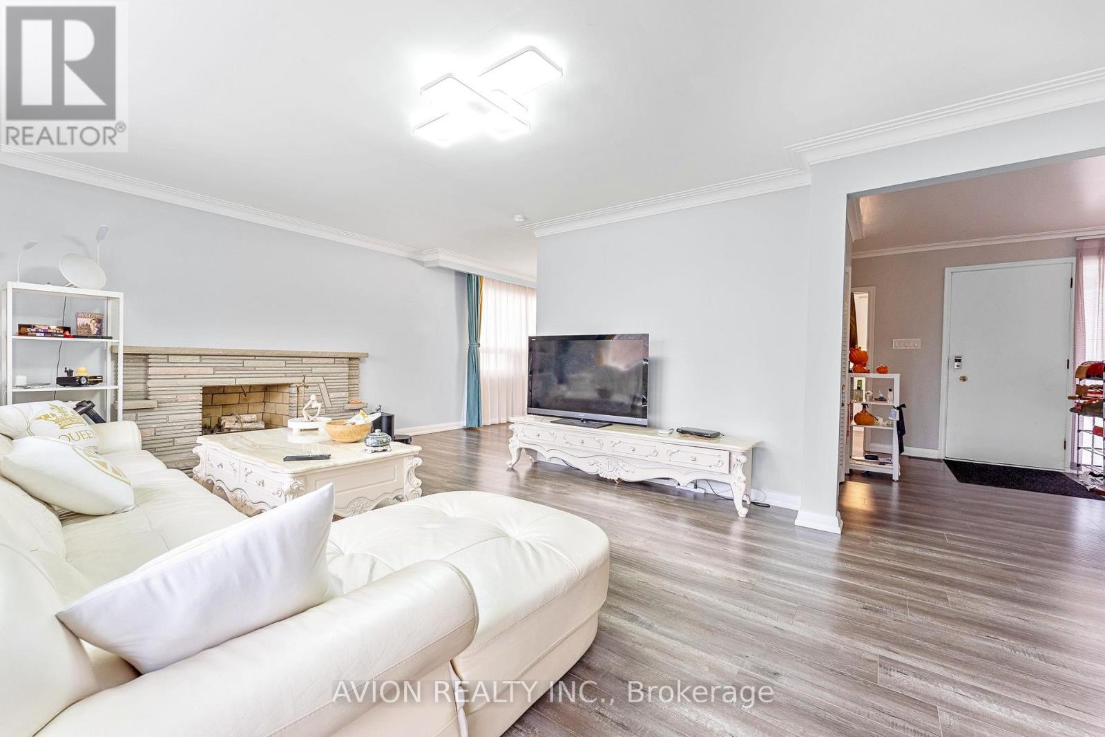 61 Alamosa Drive, Toronto, Ontario  M2J 2N8 - Photo 7 - C12948690