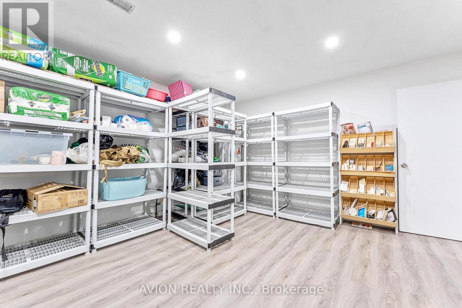 Upper - 61 Alamosa Drive, Toronto, Ontario  M2J 2N8 - Photo 25 - C12948696