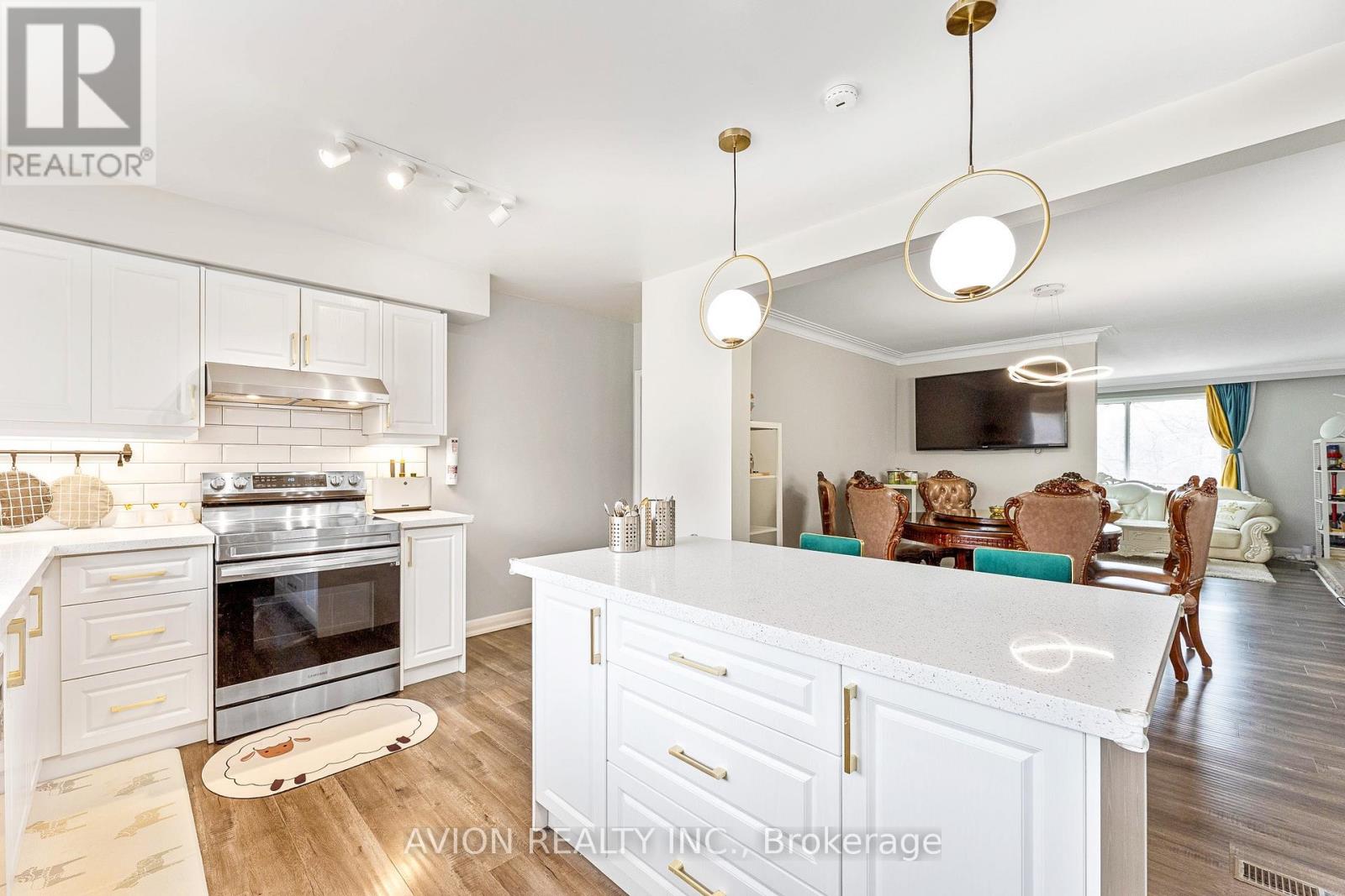 Upper - 61 Alamosa Drive, Toronto, Ontario  M2J 2N8 - Photo 9 - C12948696