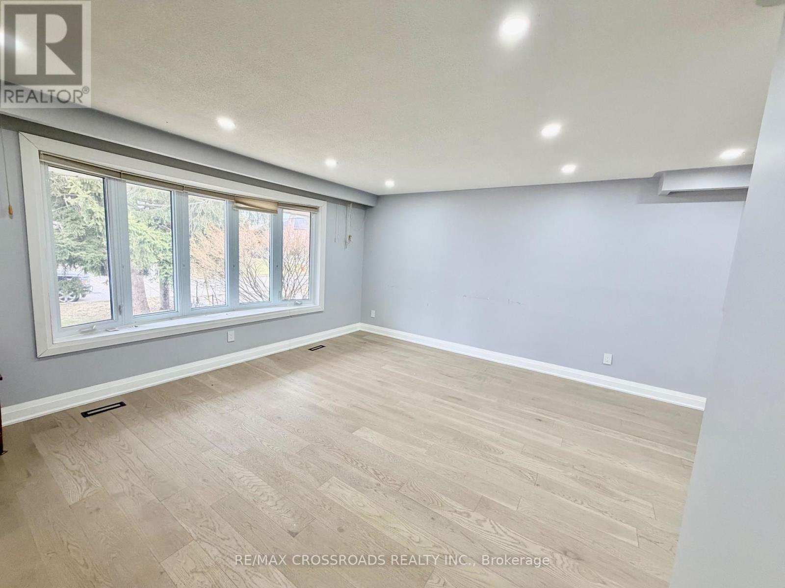 804 Fairview Avenue, Pickering, Ontario  L1W 1M8 - Photo 4 - E12907658