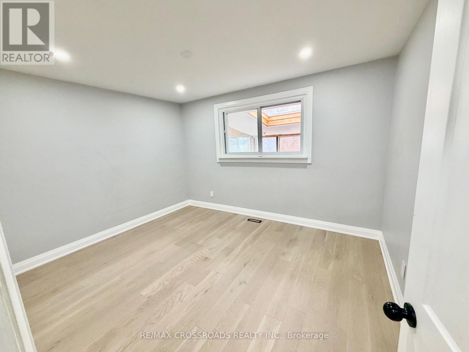 804 Fairview Avenue, Pickering, Ontario  L1W 1M8 - Photo 9 - E12907658