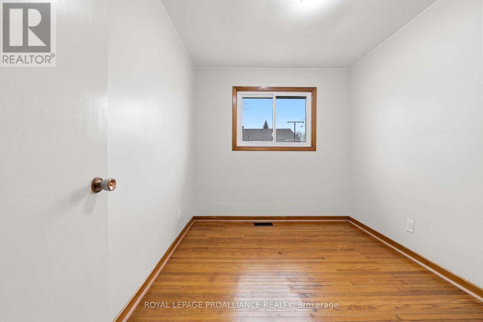 35 King George Square, Belleville, Ontario  K8P 2A7 - Photo 14 - X12949058