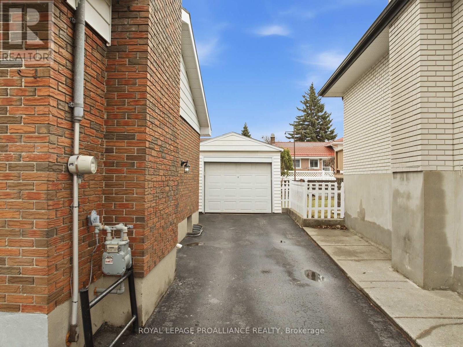 35 King George Square, Belleville, Ontario  K8P 2A7 - Photo 4 - X12949058