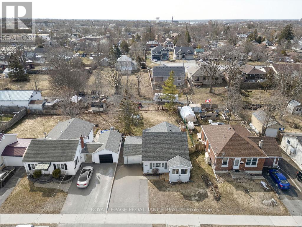 19 Orchard Drive, Belleville, Ontario  K8P 2K2 - Photo 2 - X12949110