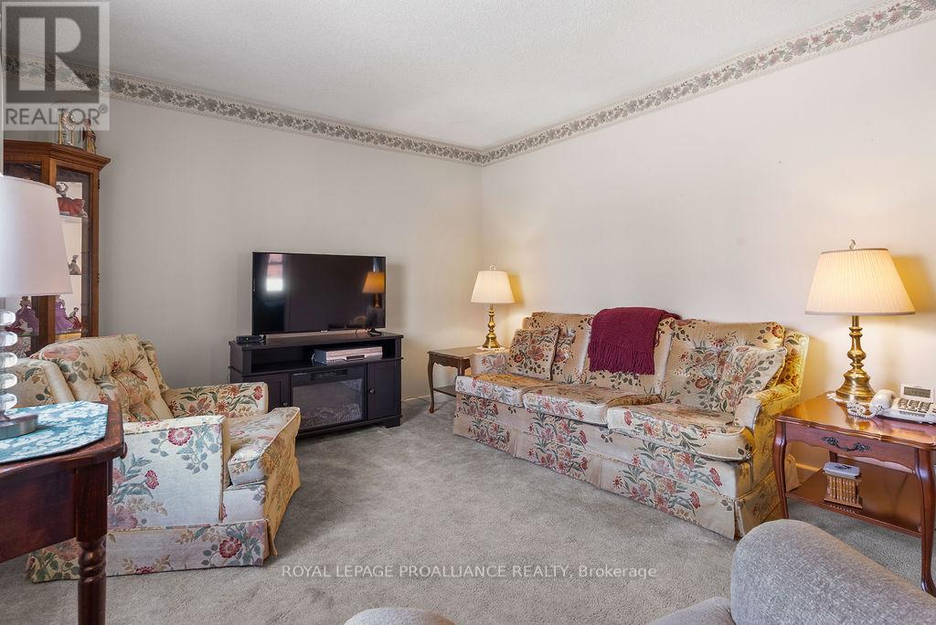 19 Orchard Drive, Belleville, Ontario  K8P 2K2 - Photo 4 - X12949110