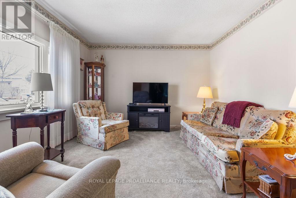 19 Orchard Drive, Belleville, Ontario  K8P 2K2 - Photo 5 - X12949110