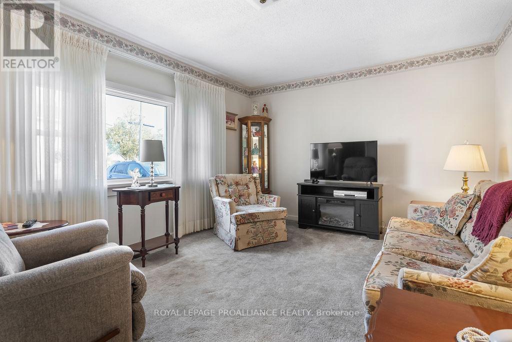 19 Orchard Drive, Belleville, Ontario  K8P 2K2 - Photo 6 - X12949110