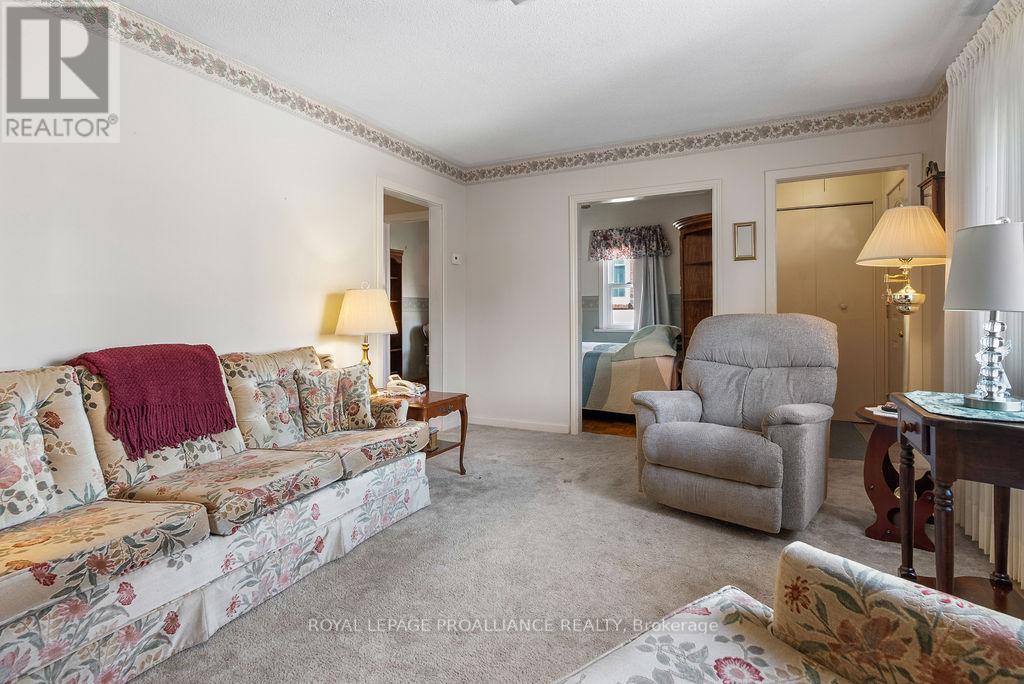 19 Orchard Drive, Belleville, Ontario  K8P 2K2 - Photo 7 - X12949110