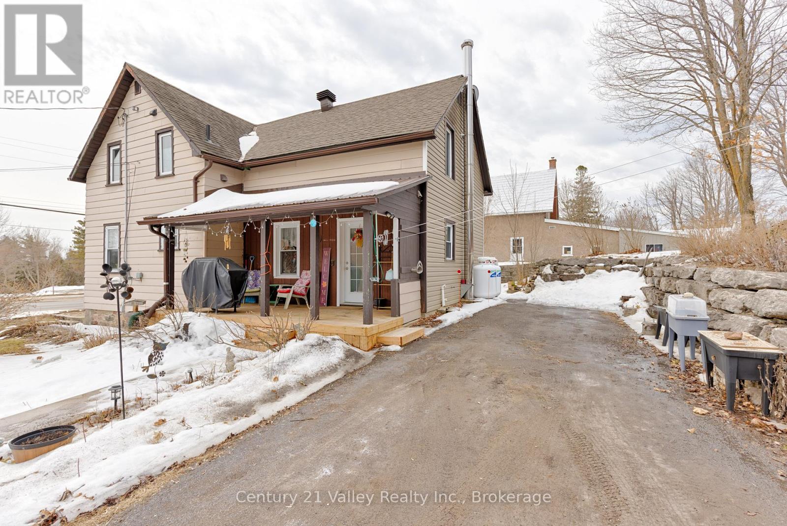 82 Bonnechere Street E, Bonnechere Valley, Ontario  K0J 1T0 - Photo 3 - X12949086