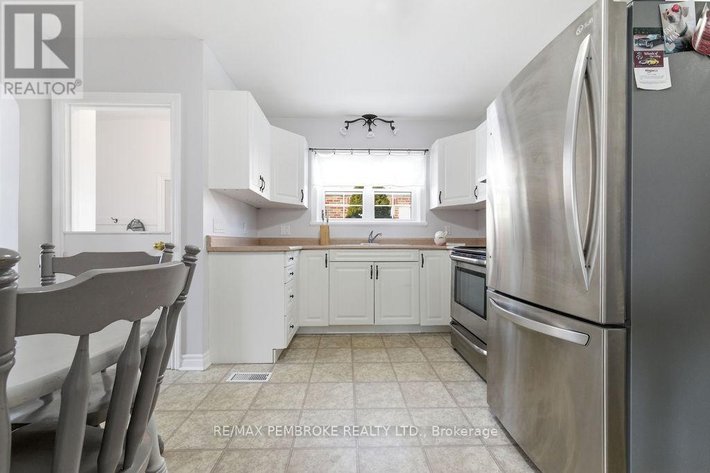 2 Oelke Street, Petawawa, Ontario  K8H 1Z7 - Photo 10 - X12949120