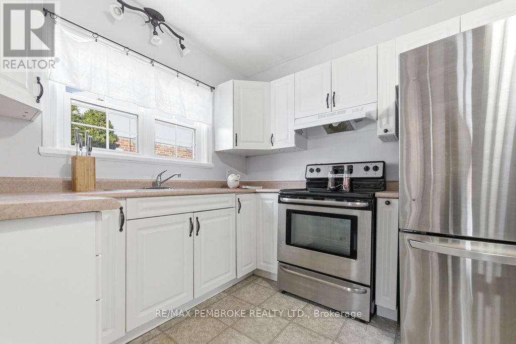 2 Oelke Street, Petawawa, Ontario  K8H 1Z7 - Photo 11 - X12949120