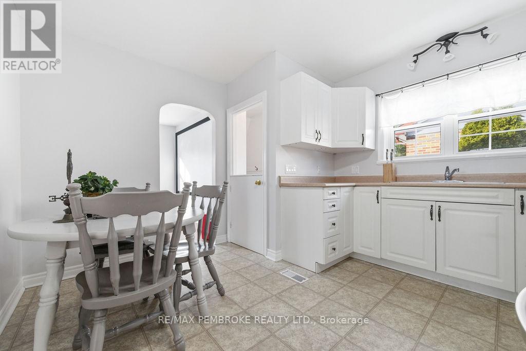 2 Oelke Street, Petawawa, Ontario  K8H 1Z7 - Photo 12 - X12949120