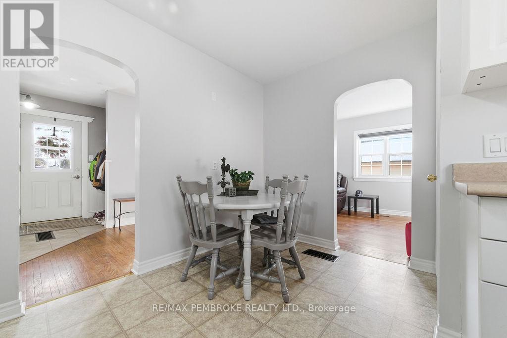 2 Oelke Street, Petawawa, Ontario  K8H 1Z7 - Photo 13 - X12949120