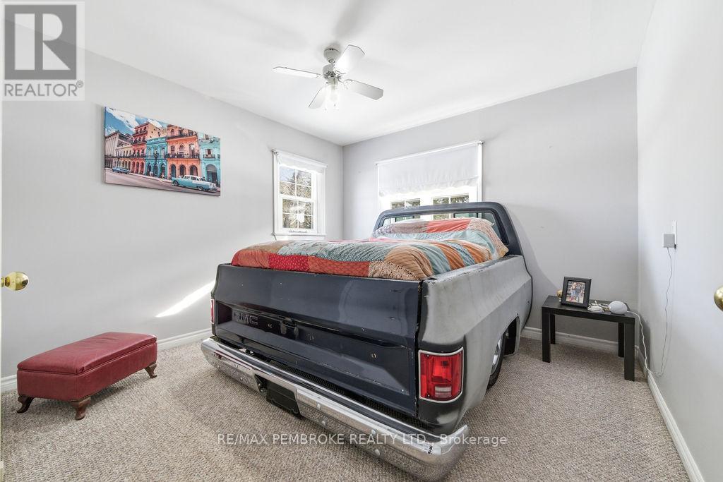 2 Oelke Street, Petawawa, Ontario  K8H 1Z7 - Photo 14 - X12949120