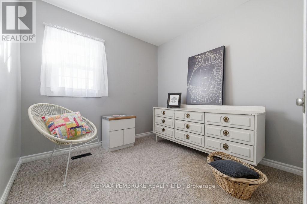 2 Oelke Street, Petawawa, Ontario  K8H 1Z7 - Photo 16 - X12949120