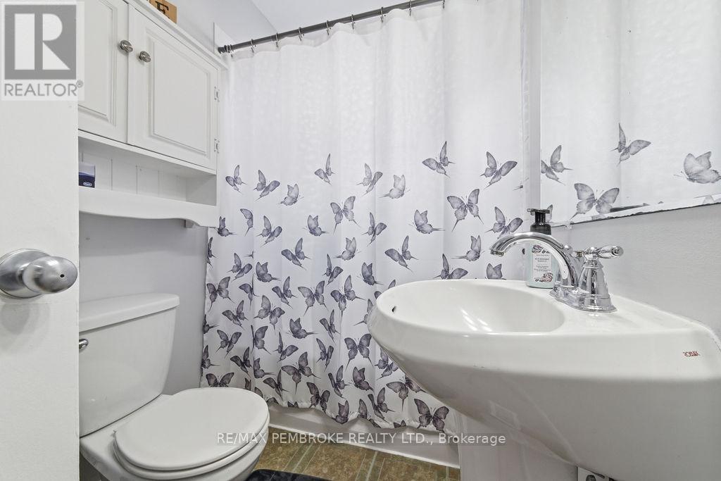 2 Oelke Street, Petawawa, Ontario  K8H 1Z7 - Photo 17 - X12949120