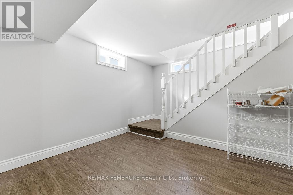 2 Oelke Street, Petawawa, Ontario  K8H 1Z7 - Photo 18 - X12949120