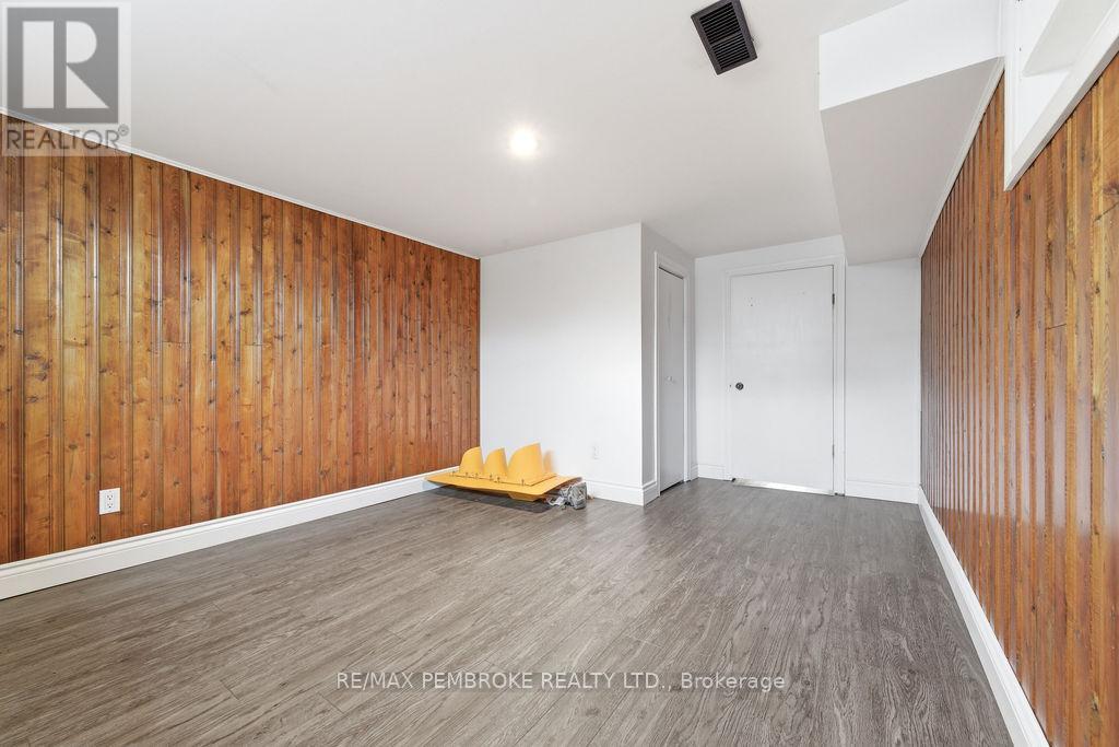 2 Oelke Street, Petawawa, Ontario  K8H 1Z7 - Photo 21 - X12949120