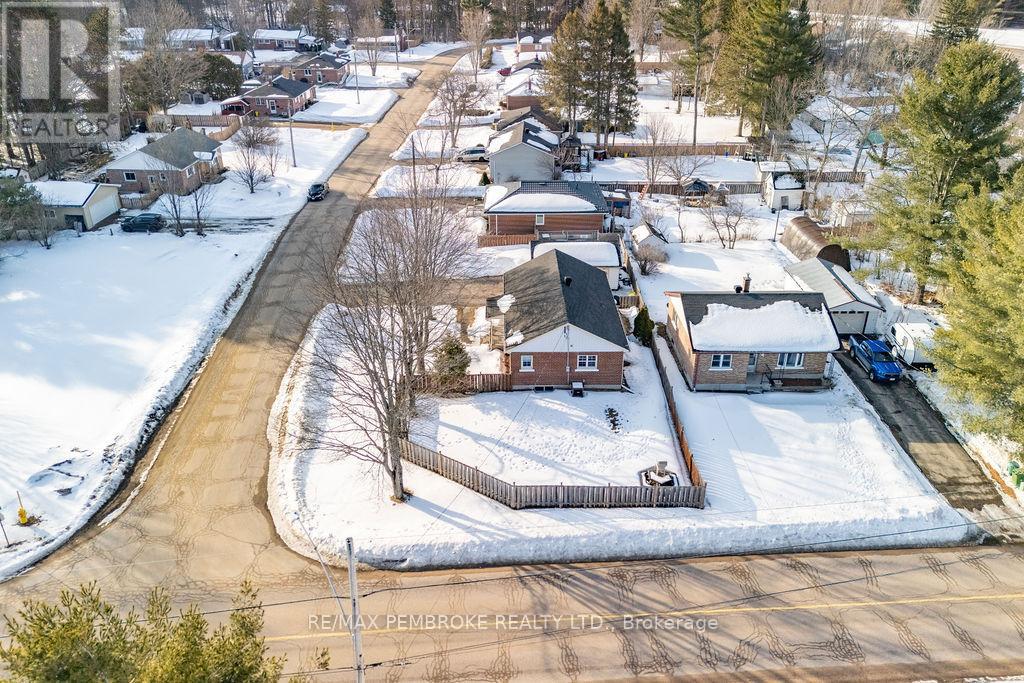 2 Oelke Street, Petawawa, Ontario  K8H 1Z7 - Photo 27 - X12949120