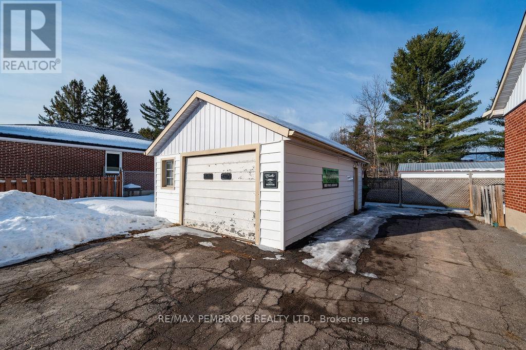 2 Oelke Street, Petawawa, Ontario  K8H 1Z7 - Photo 28 - X12949120
