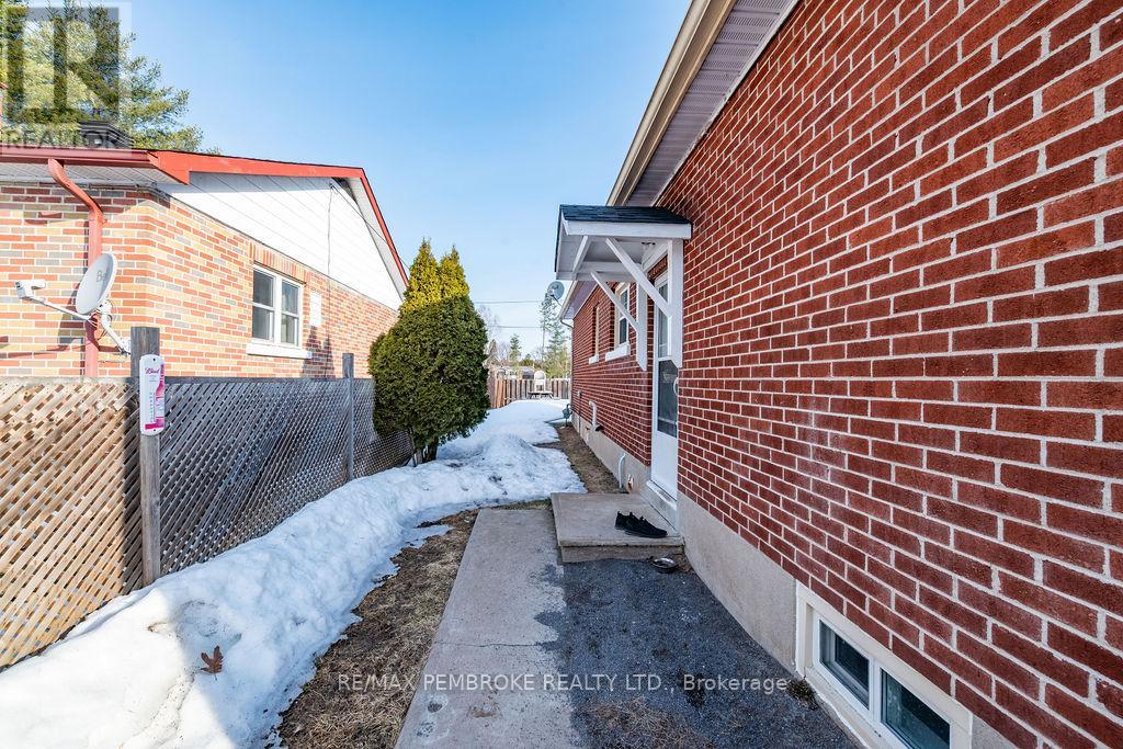 2 Oelke Street, Petawawa, Ontario  K8H 1Z7 - Photo 29 - X12949120