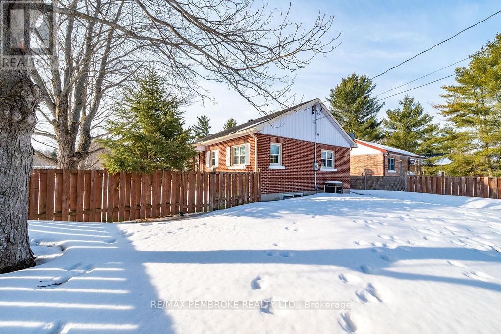 2 Oelke Street, Petawawa, Ontario  K8H 1Z7 - Photo 31 - X12949120