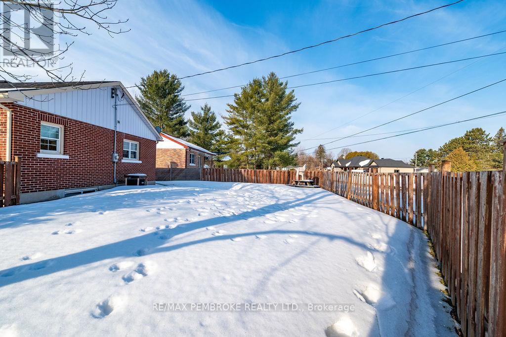2 Oelke Street, Petawawa, Ontario  K8H 1Z7 - Photo 32 - X12949120