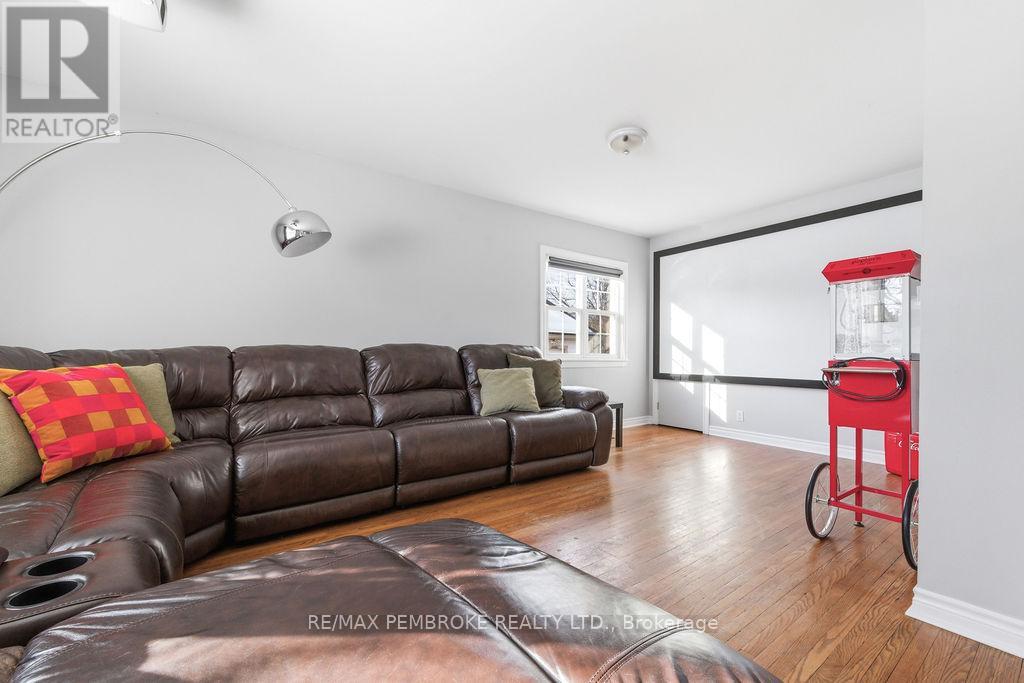 2 Oelke Street, Petawawa, Ontario  K8H 1Z7 - Photo 6 - X12949120