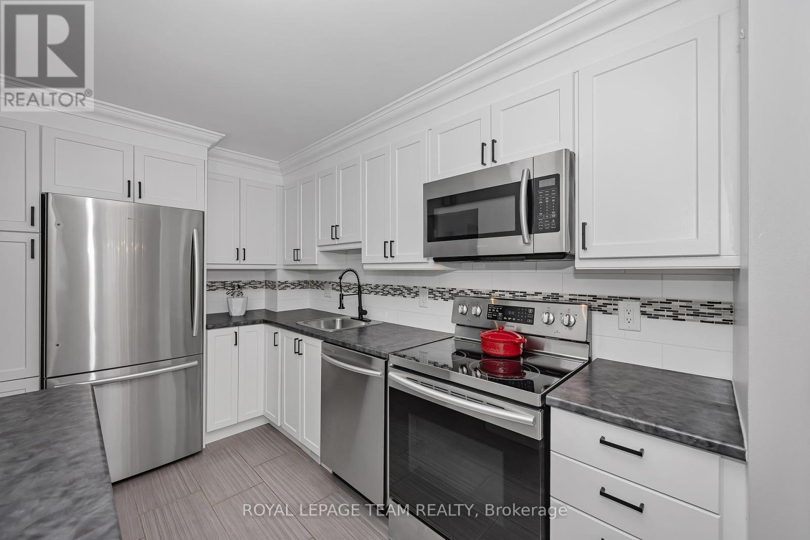 C - 18 Benlea Drive, Ottawa, Ontario  K2G 4A8 - Photo 12 - X12949098