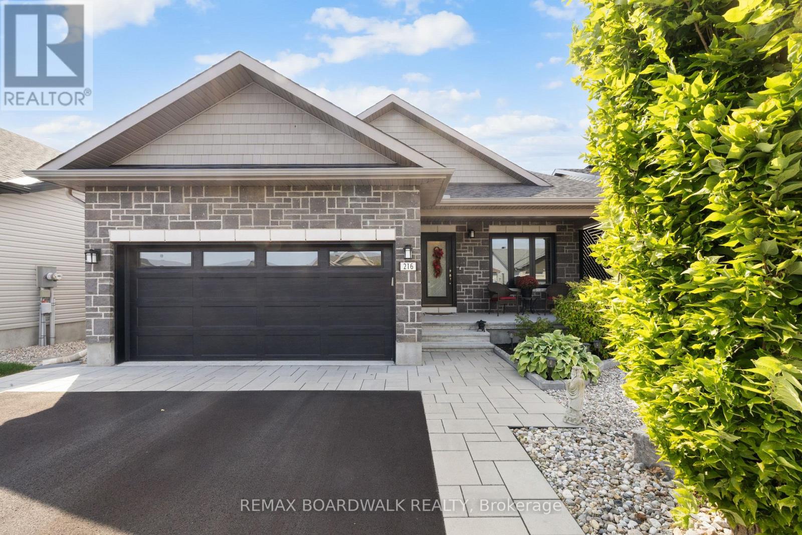 216 MCKENNY STREET, Mississippi Mills, Ontario