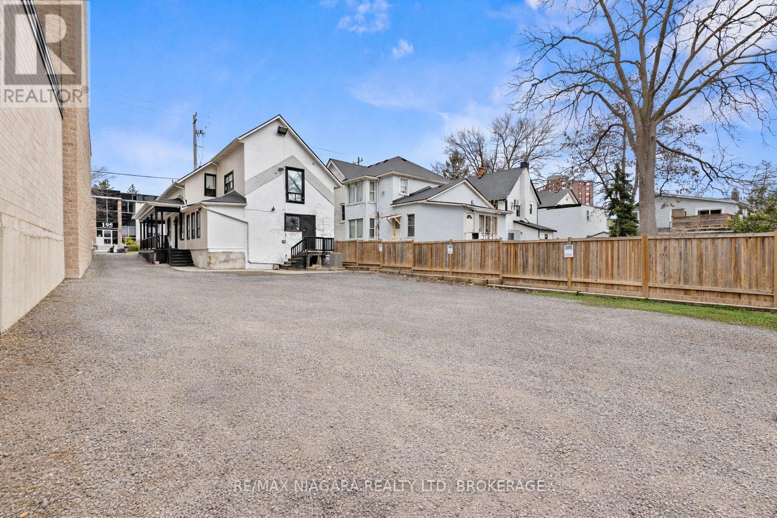 196 King Street, St. Catharines, Ontario  L2R 3J7 - Photo 3 - X12949112