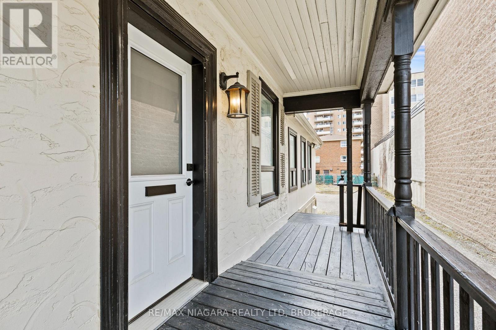 196 King Street, St. Catharines, Ontario  L2R 3J7 - Photo 4 - X12949112