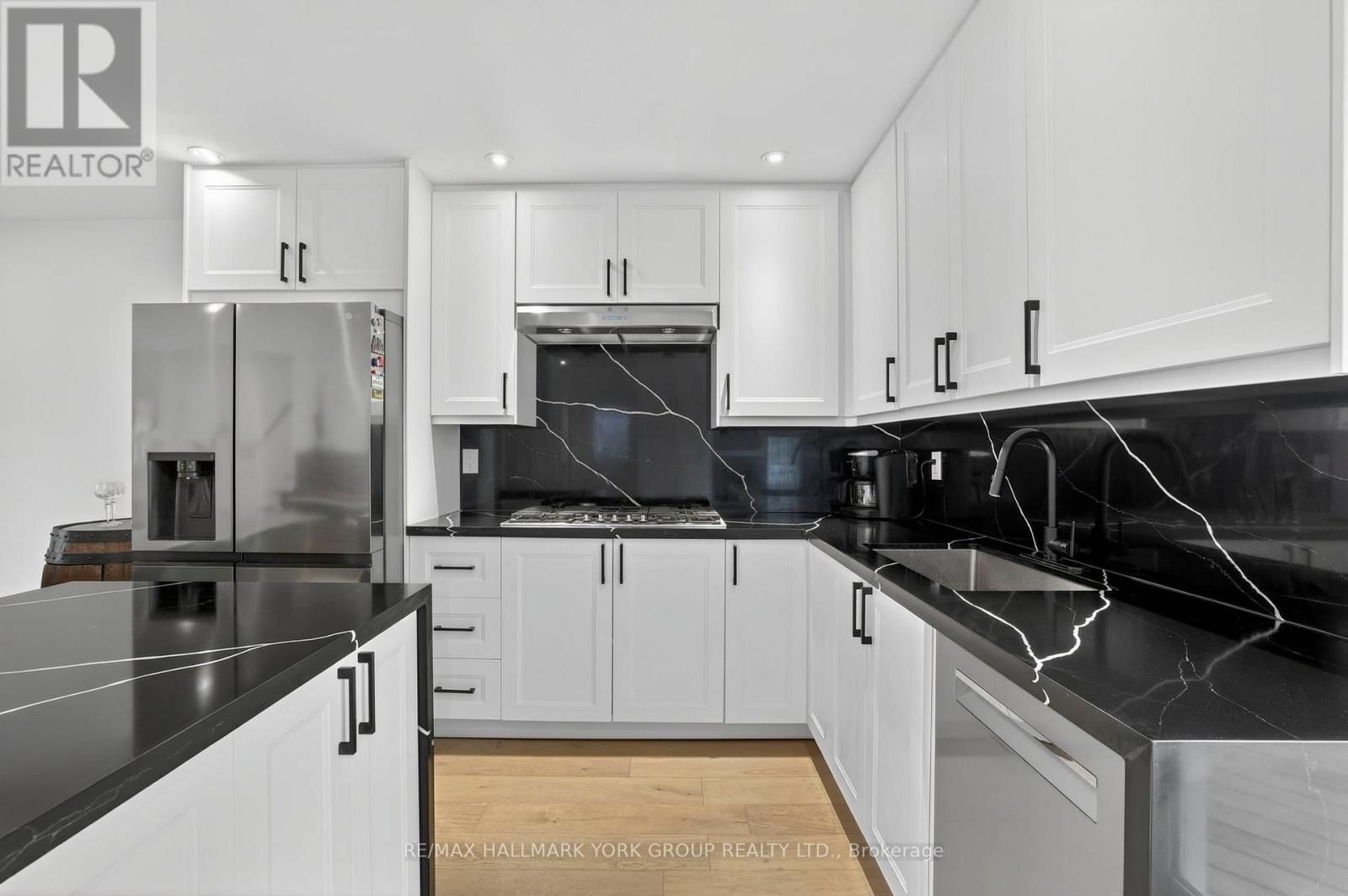 459 Sandford Street, Newmarket, Ontario  L3Y 4S8 - Photo 9 - N12949088