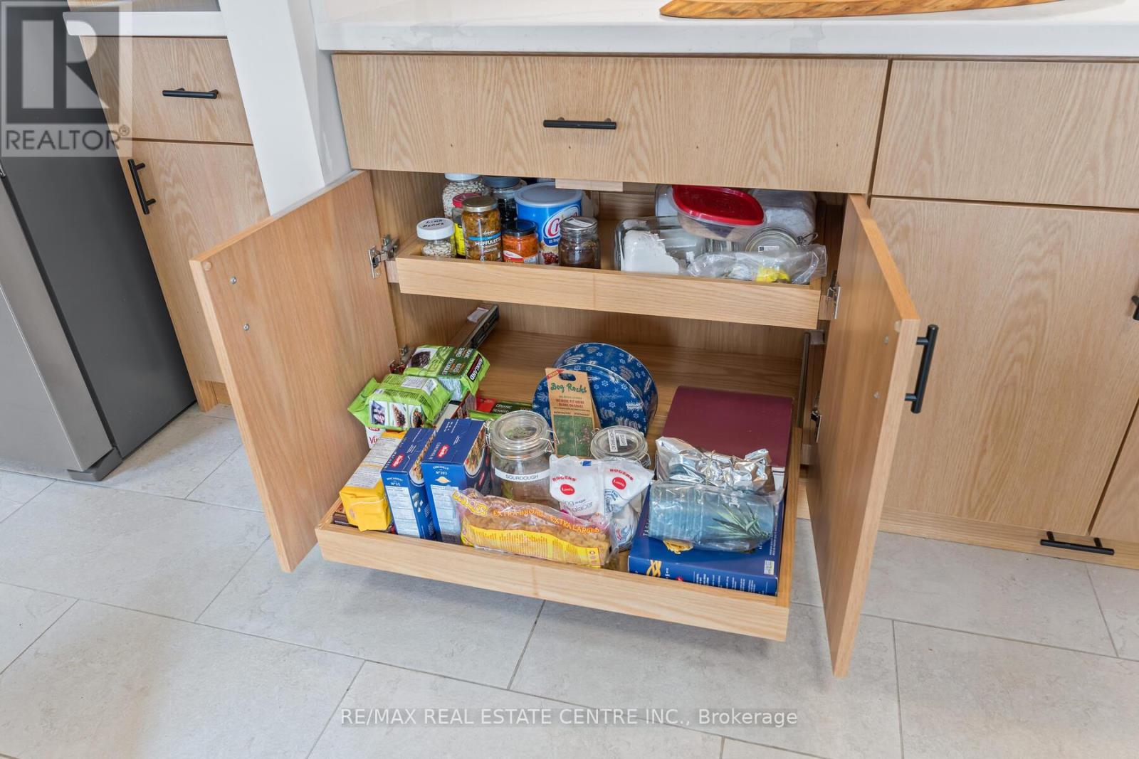 1169 Ewing Crescent, Mississauga, Ontario  L5V 1C1 - Photo 11 - W12949064