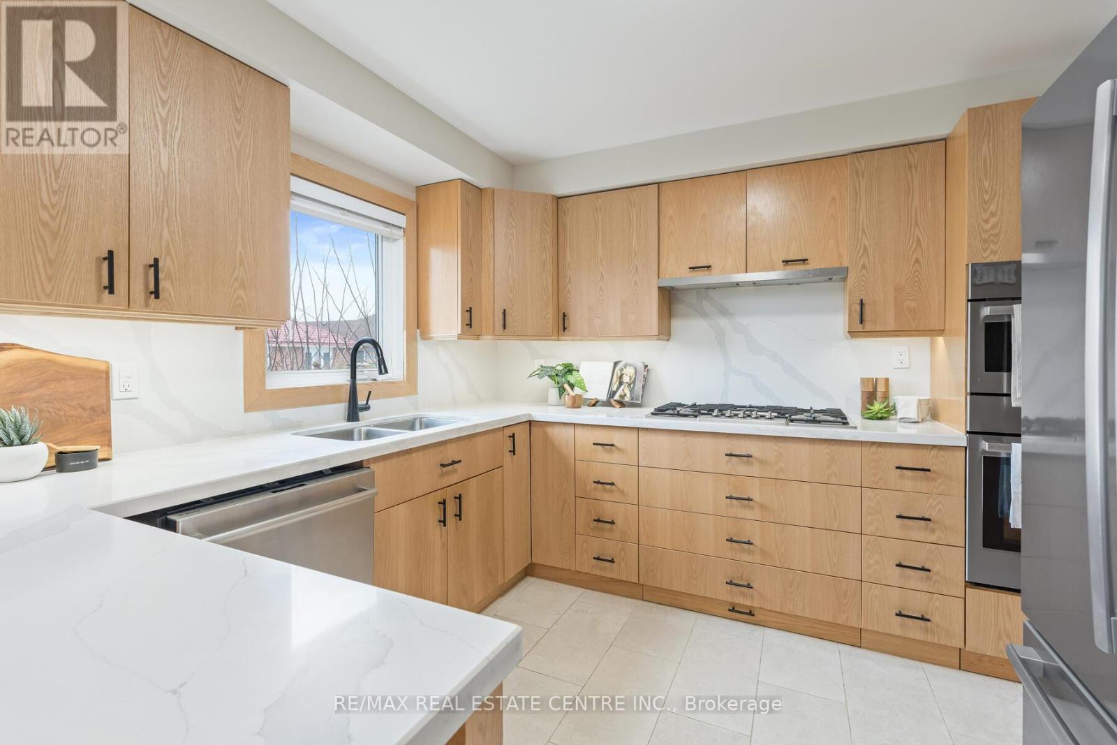 1169 Ewing Crescent, Mississauga, Ontario  L5V 1C1 - Photo 12 - W12949064