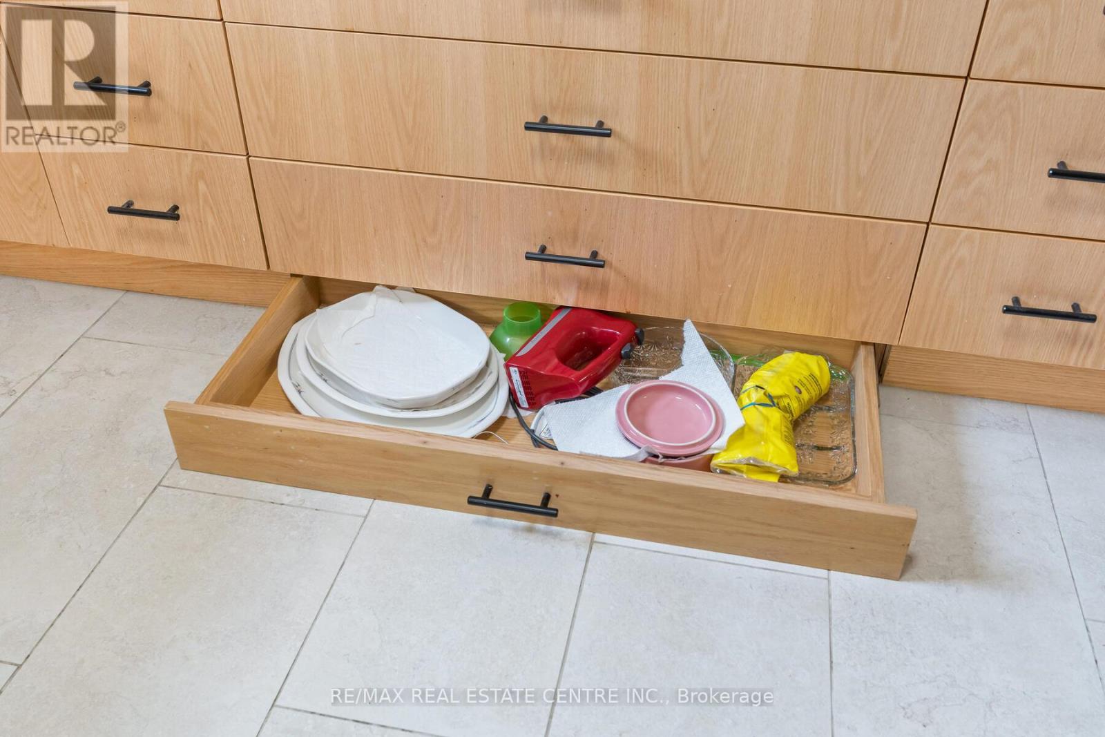 1169 Ewing Crescent, Mississauga, Ontario  L5V 1C1 - Photo 13 - W12949064