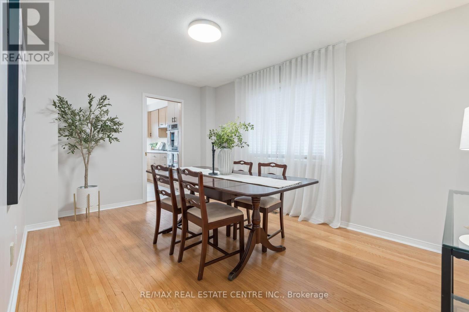 1169 Ewing Crescent, Mississauga, Ontario  L5V 1C1 - Photo 15 - W12949064